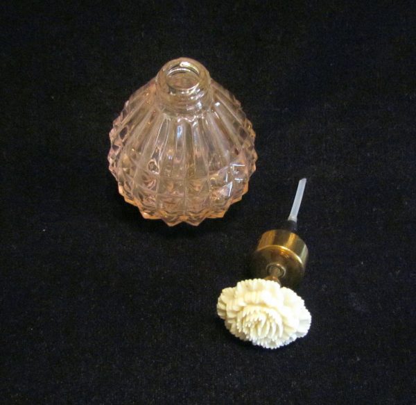 1940s Atomizer Perfume Bottle Pink Depression Glass Floral Carnation Excellent Working Condition For Sale