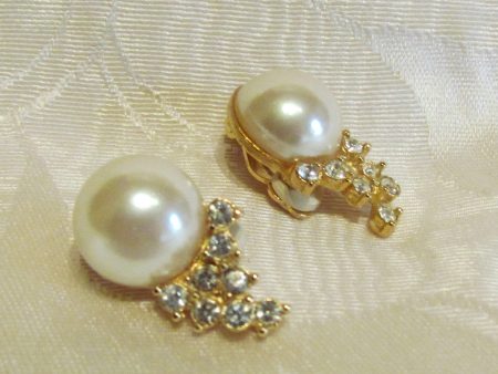 1950s Gold Pearl And Rhinestone Clip On Earrings Bridal Or Wedding Online now