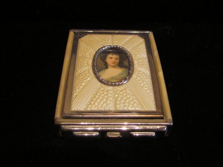 1930s Girey Cameo Portrait Compact Vintage Powder Rouge And Mirror Mint Condition on Sale