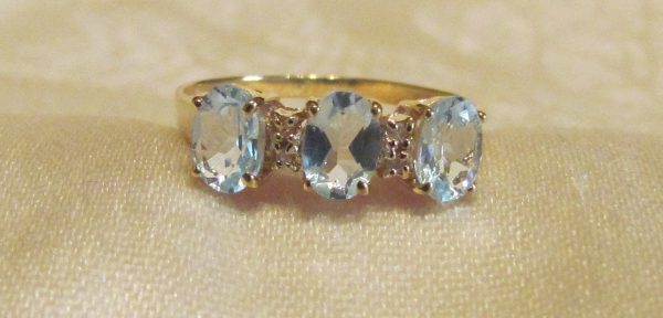 10Kt Gold Aquamarine Ring 3 6x4mm Oval 4 Diamonds Ladder Ring Size 8 1 4 Hot on Sale