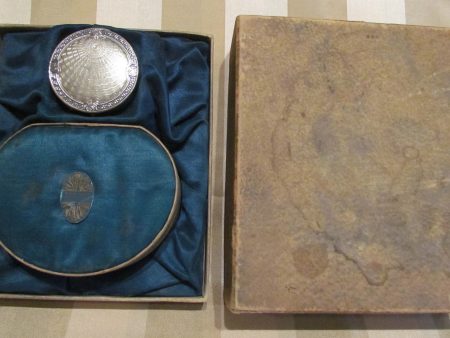 1920s Karess Woodworth Gift Set Powder Box & Silver Guilloche Compact Complete With 2 Glossy Advertisement Photos Cheap